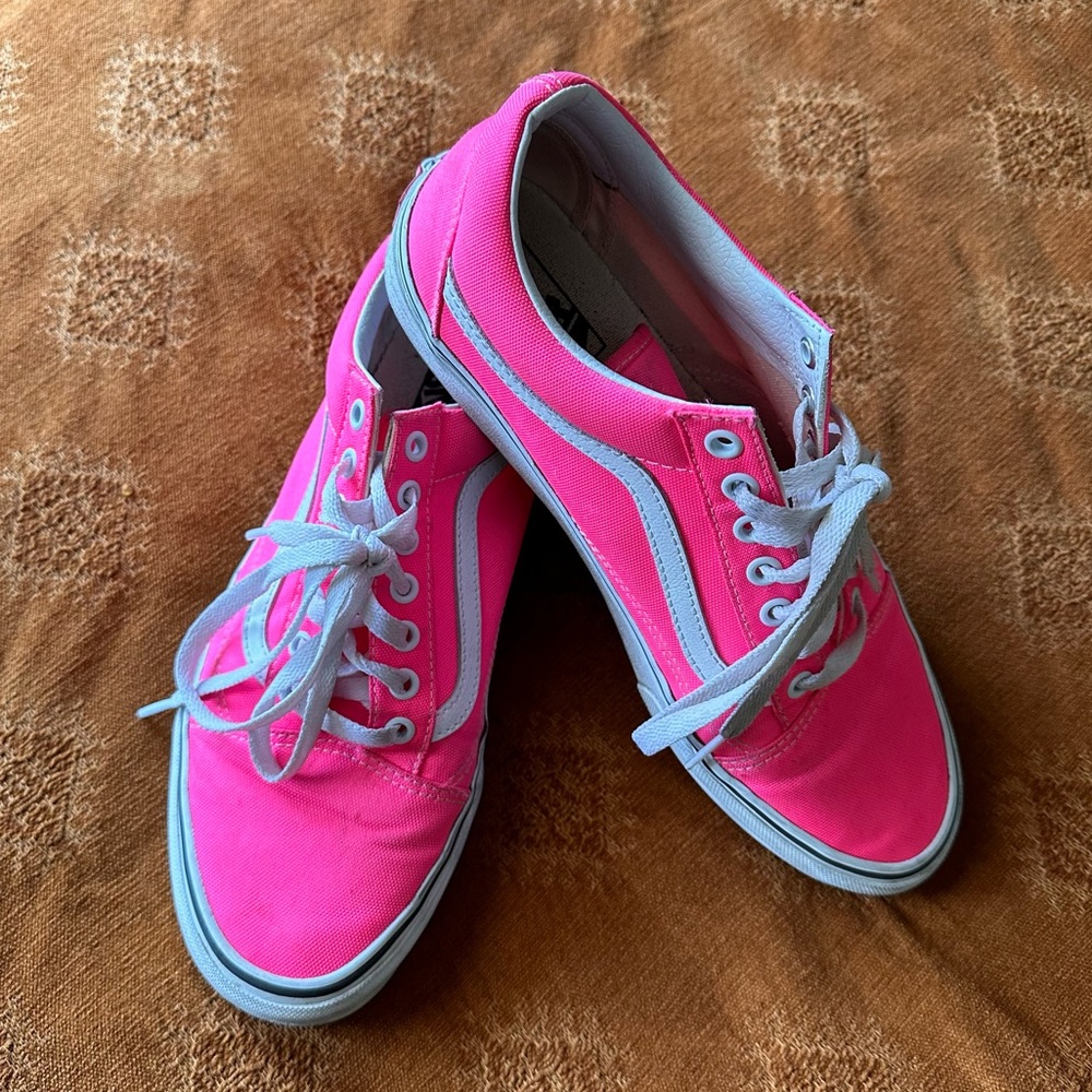 Hot pink Vans Old Skools